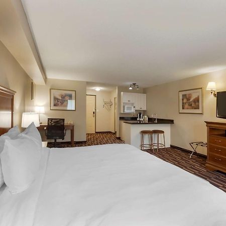 Best Western Plus Orillia Hotel Zewnętrze zdjęcie